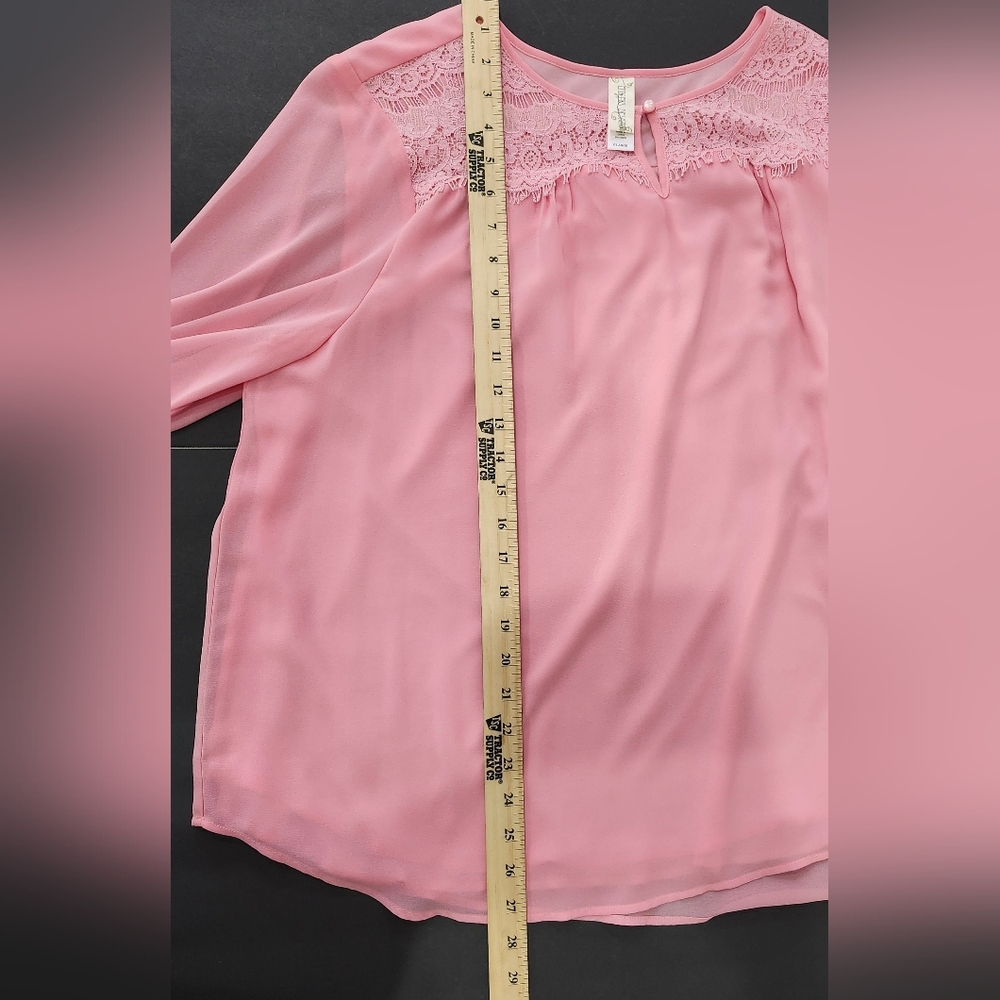 Chic Pink Lace Detail Blouse - Picture 6 of 10